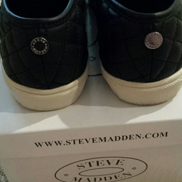 Steve Madden slip-ons - Picture 2 of 4
