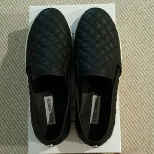 Steve Madden slip-ons