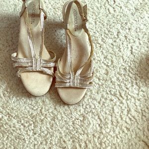 Areosoles, Size 7,  Matte Silver Detailed, Sandal