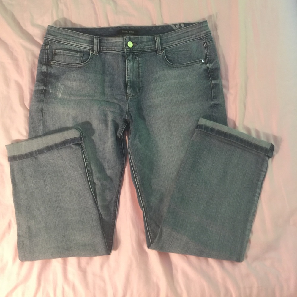 White House Black Market Blanc Capri Jeans