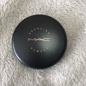 MAC bronze powder in Golden