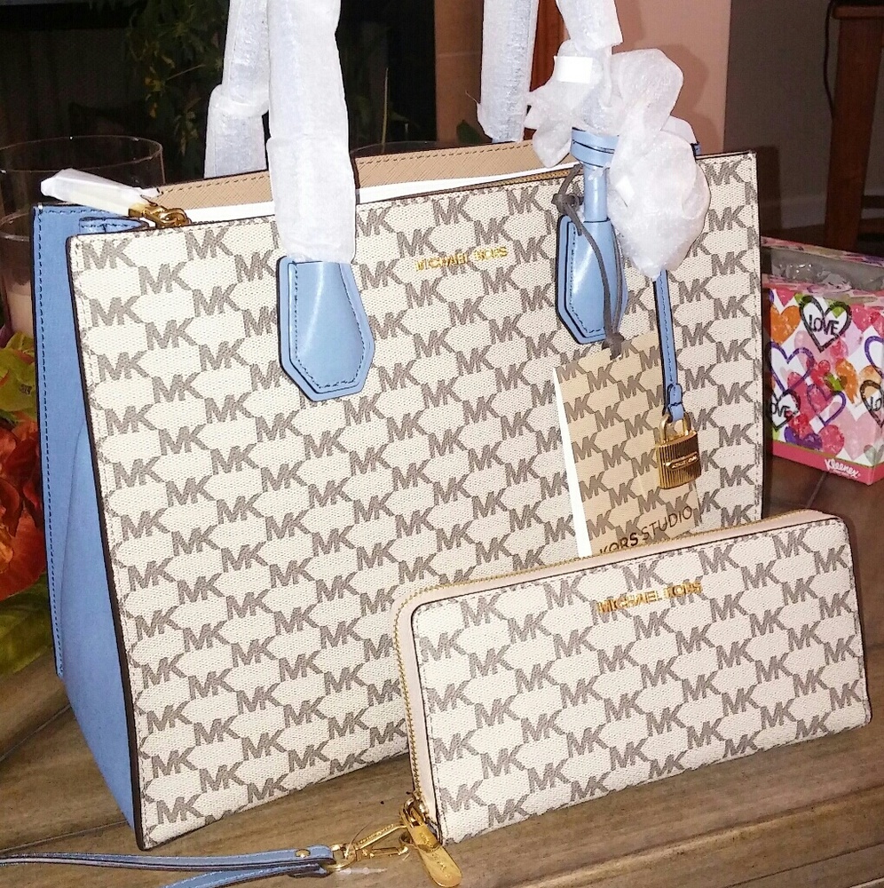 Michael kors tote Mercer and wrislet set