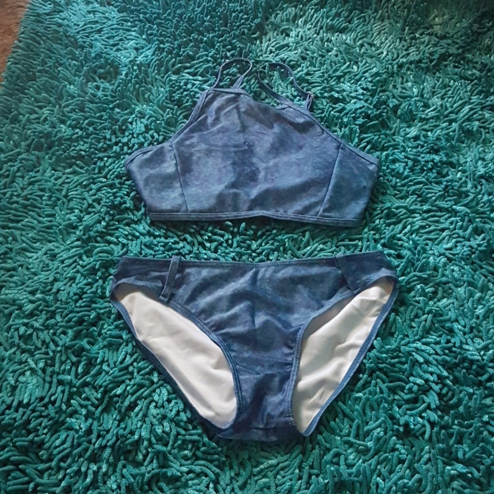 Deuim look size md never worn padded sport look