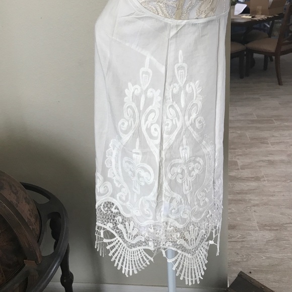 Tank Top - Elegant Cream Lace & Embroidery - Picture 4 of 4