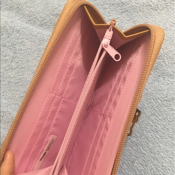 Authentic Hello Kitty wallet - Picture 3 of 3
