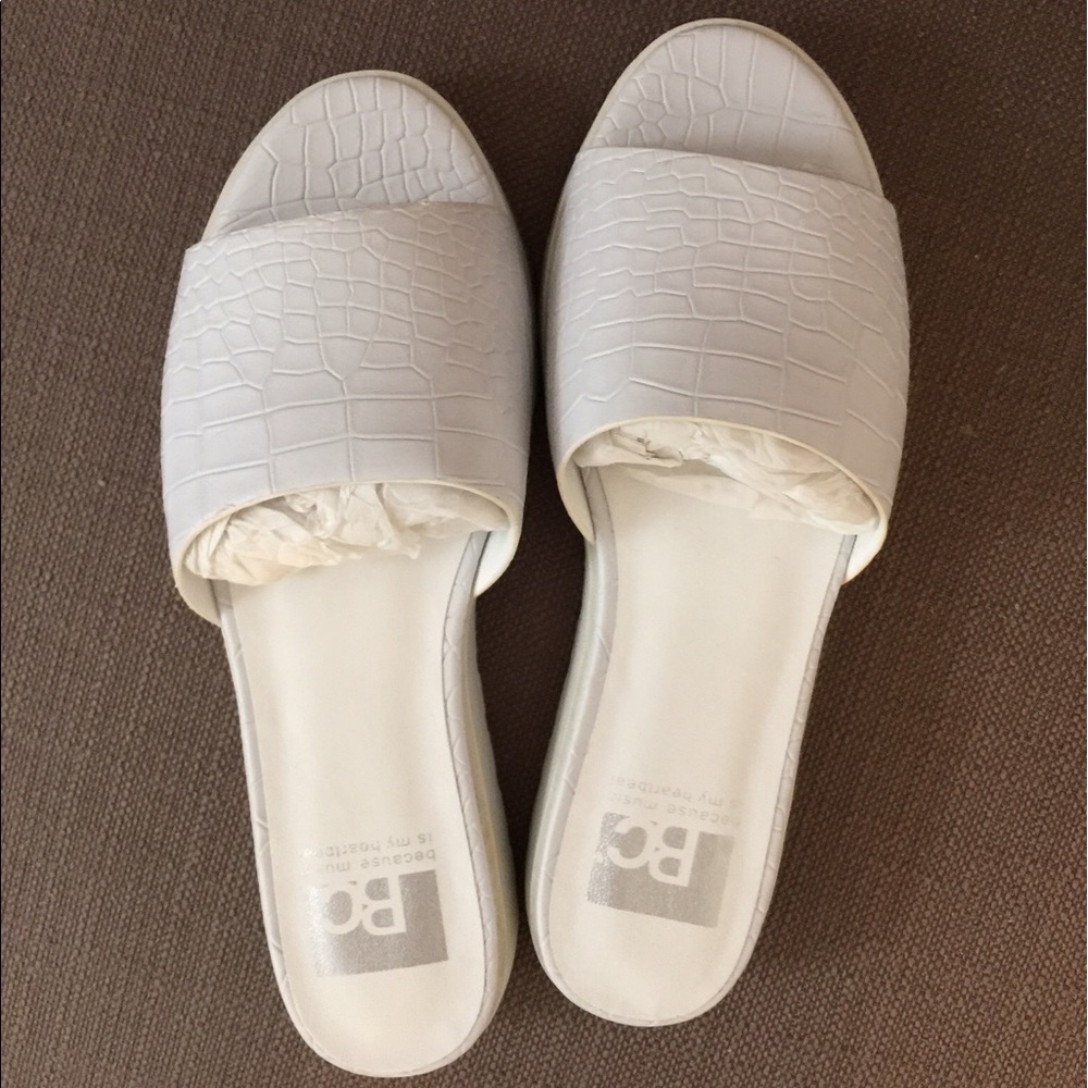 SLIP ON SANDALS