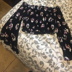 Long sleeve crop top