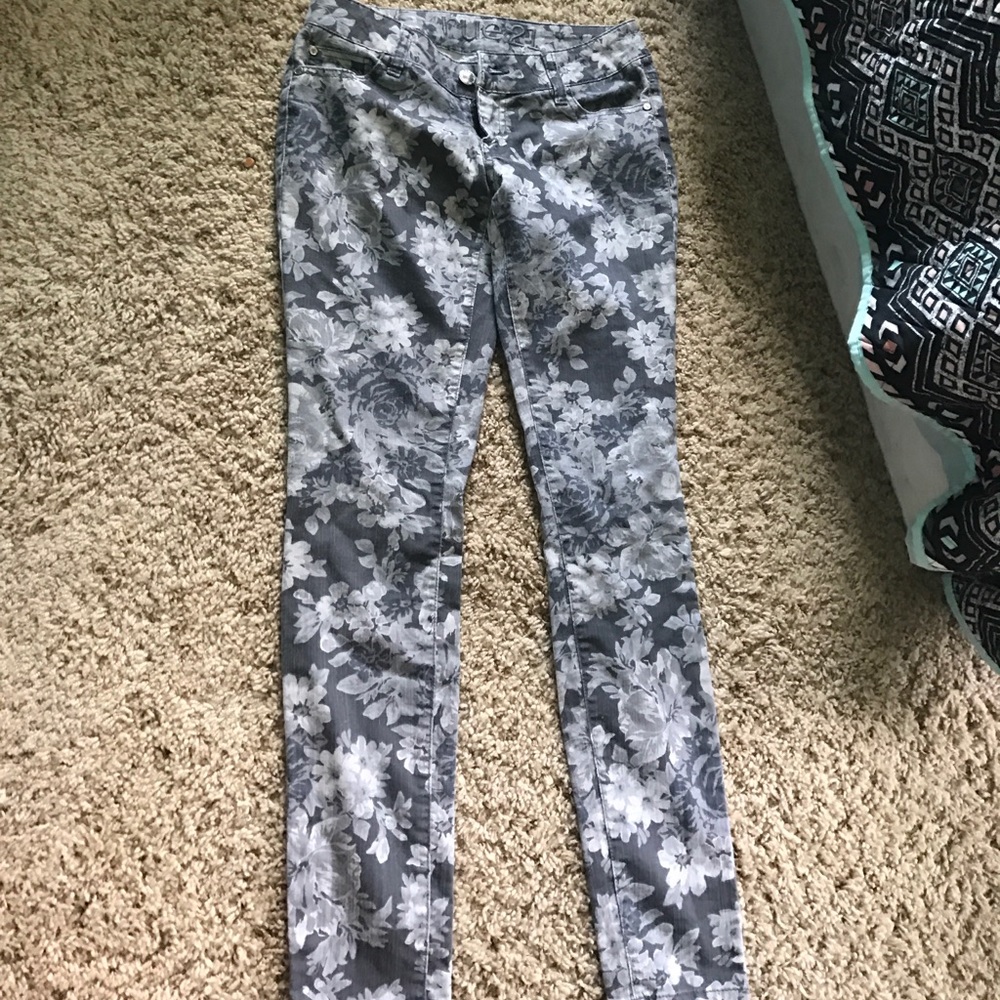 Super cute patterned pants!