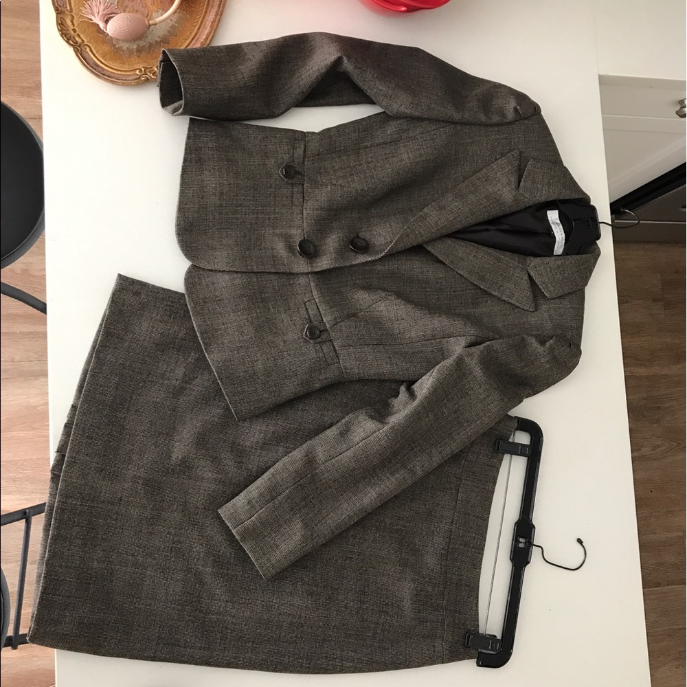 skirt suit!!