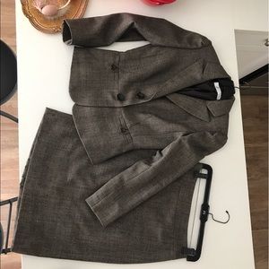 skirt suit!!