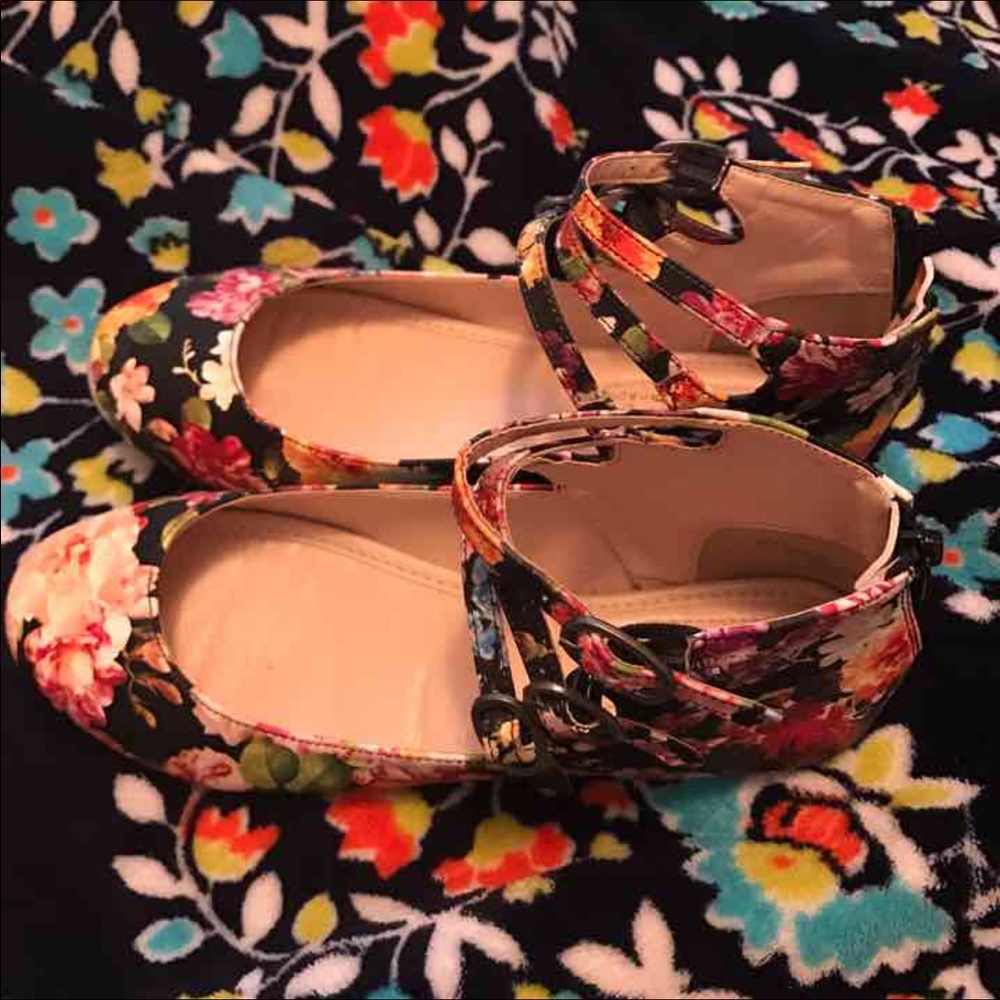 Cute floral flats