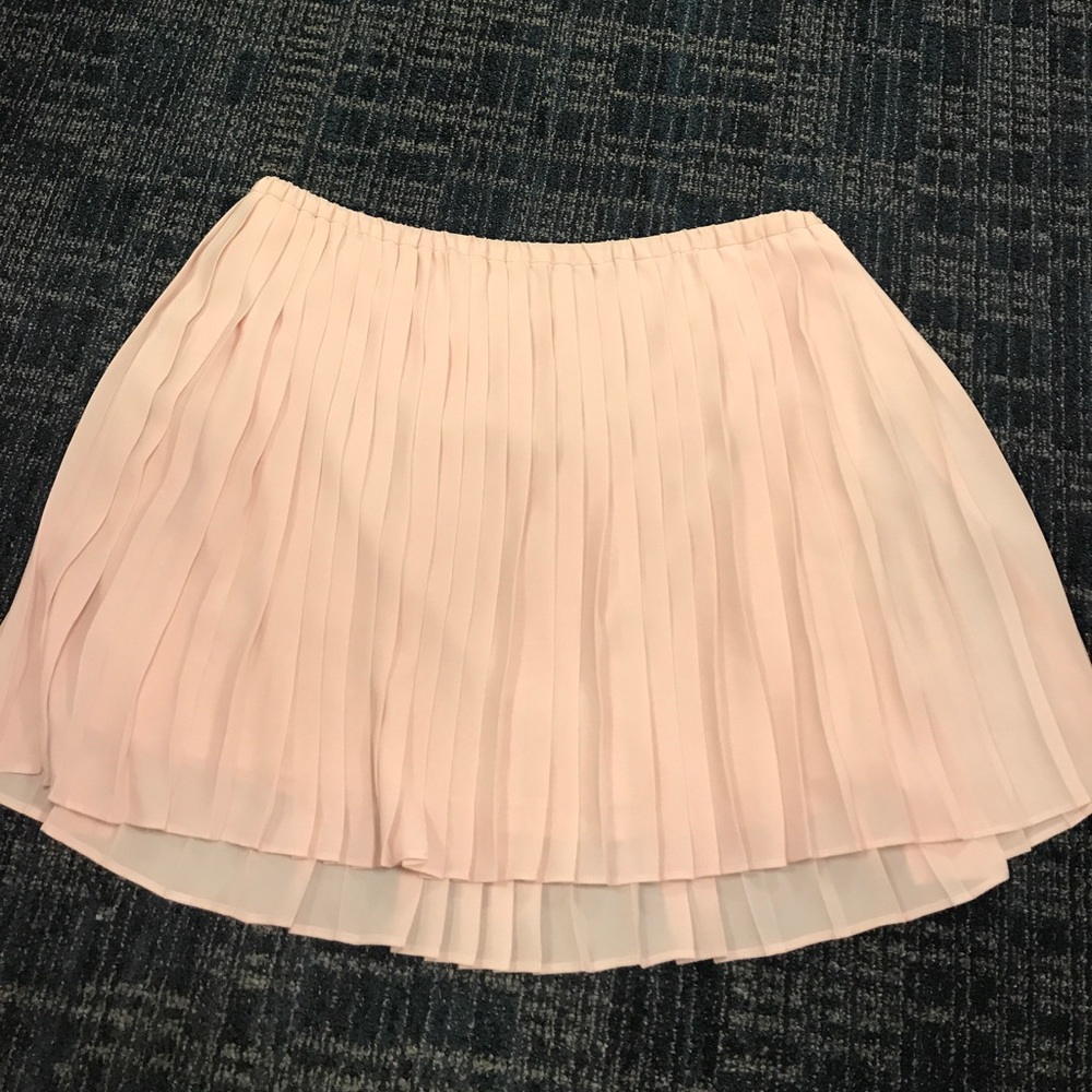 Banana republic pleated blush skirt