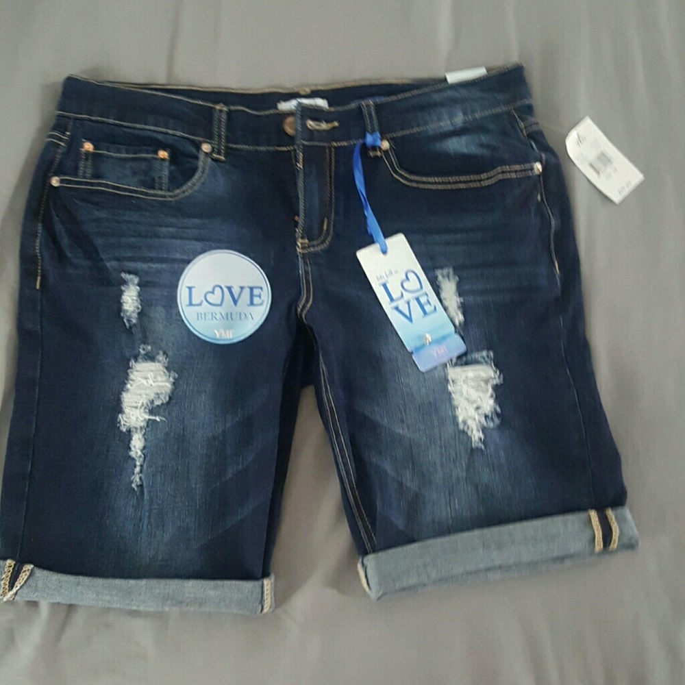 dark ripped burmuda.