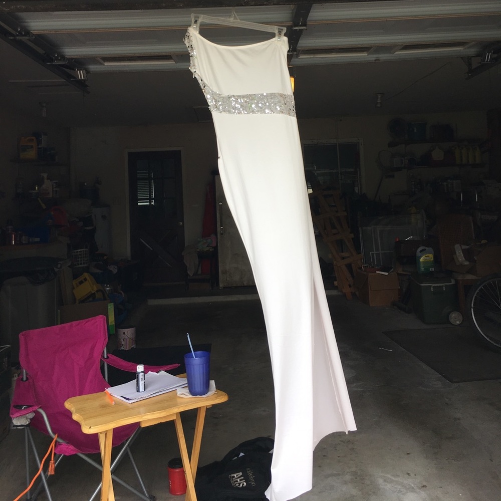 White prom dress. MUST GO.
