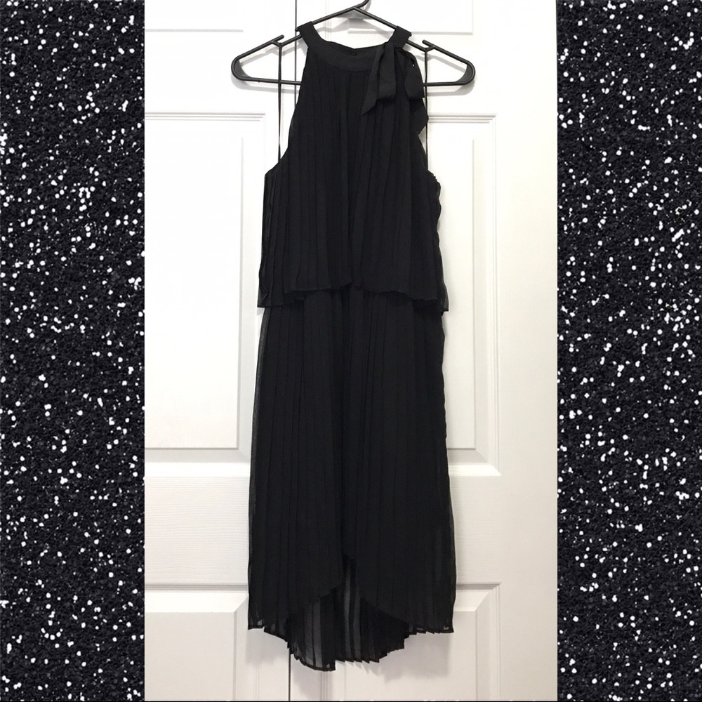 BLACK PLEATED TIER DRESS WITH BOW & BUTTON DETAIL