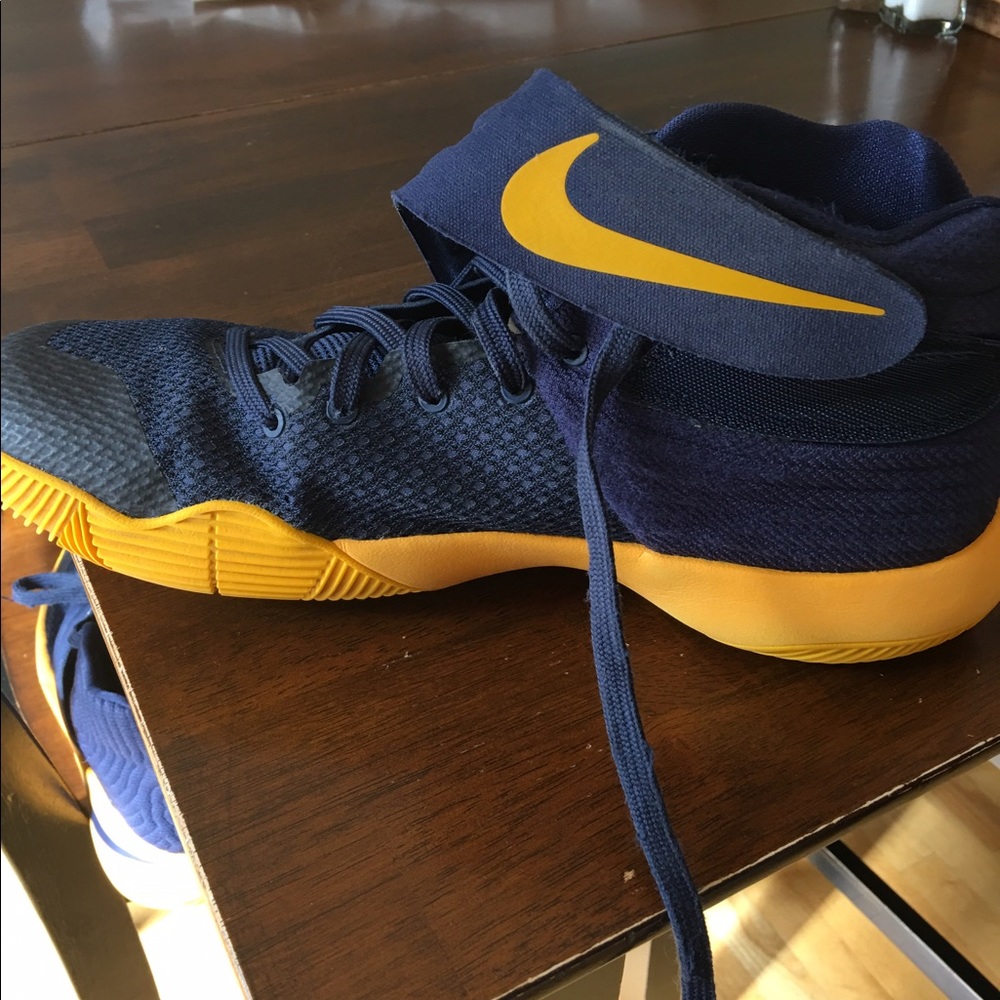Kyrie 2  Sneakers