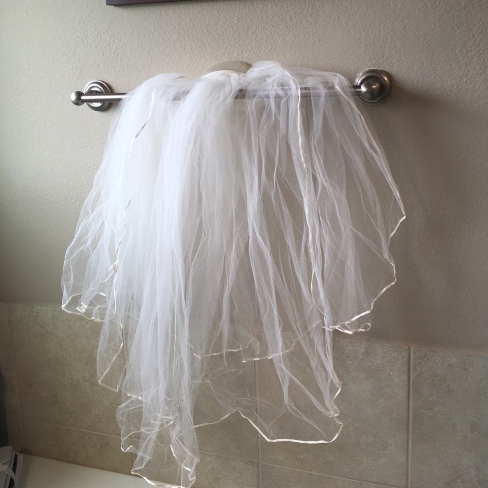 Ivory bridal veil.