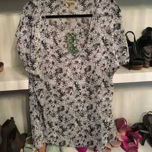 NWT Show me your Mumu floral tee. Size L.