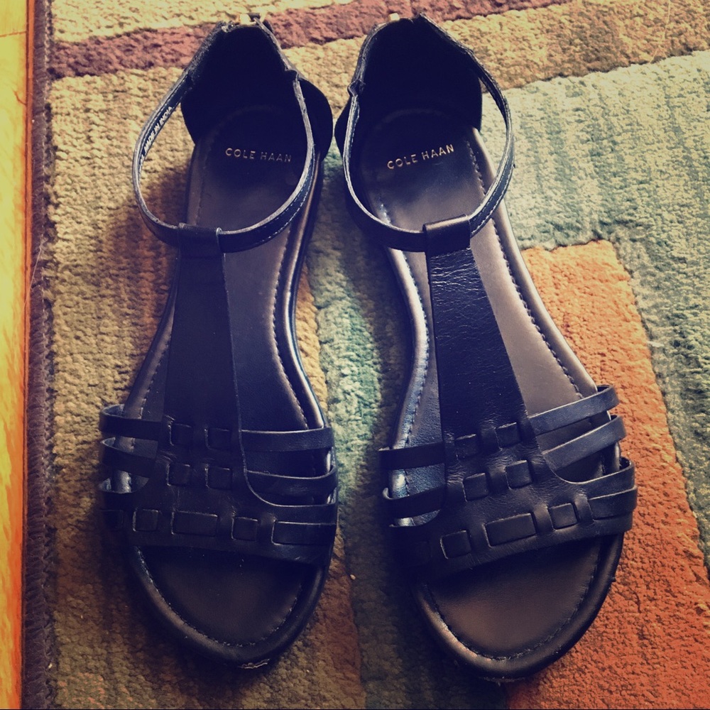 Flat sandals