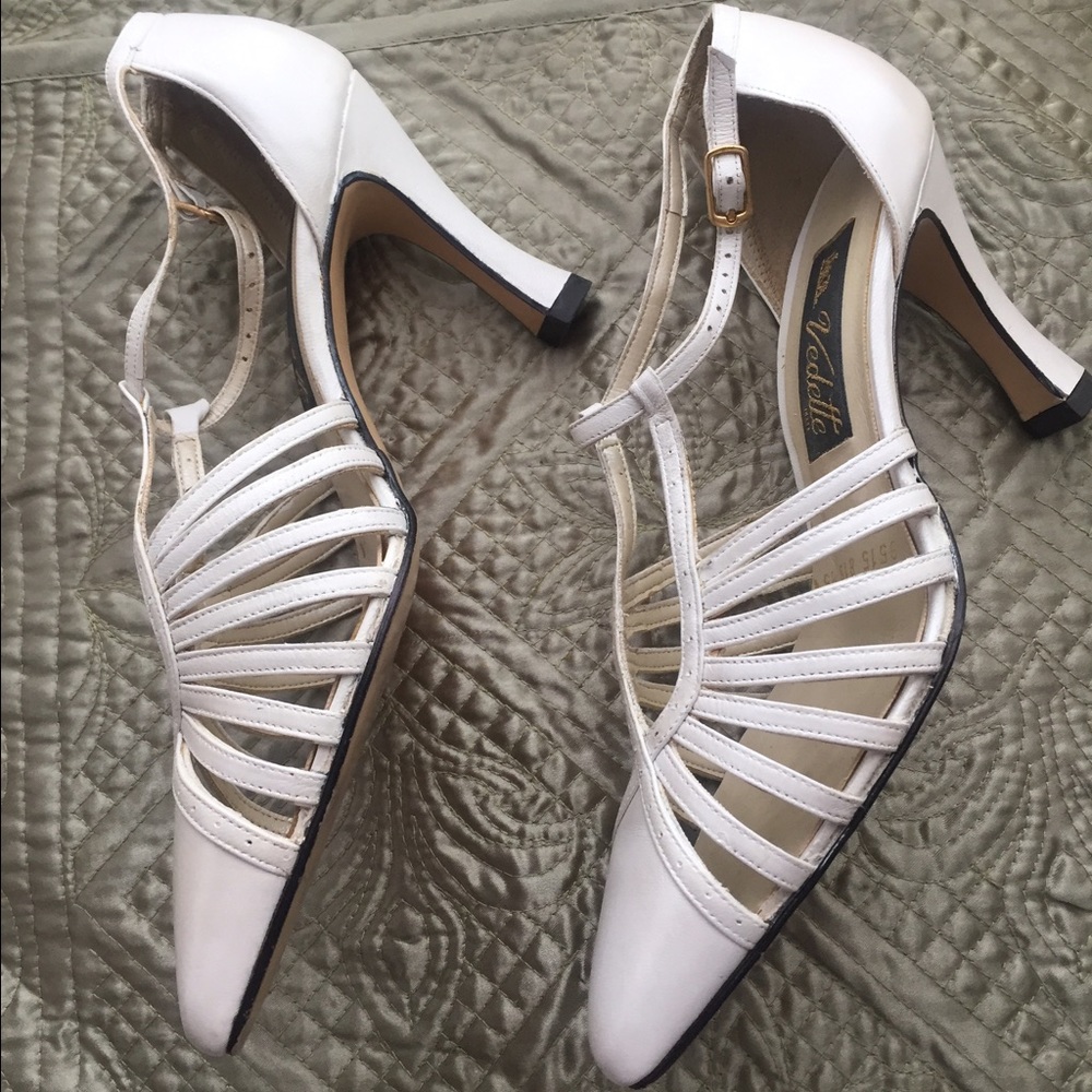 ✔️Genuine Hand Made Pearl Color Leather Heels