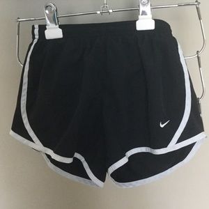 girls Nike shorts//