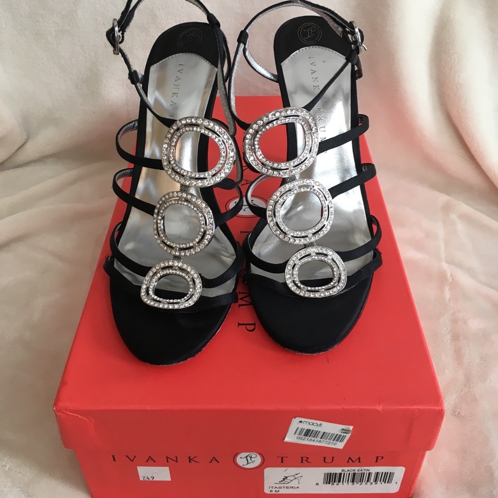 Evening shoe.