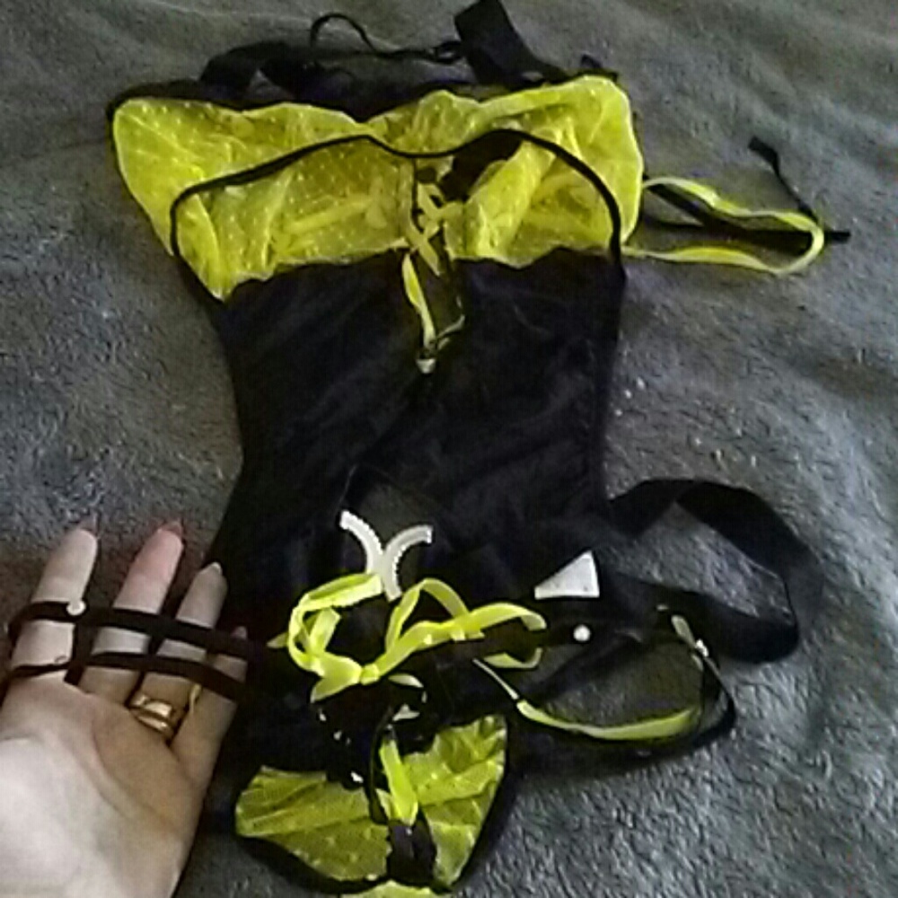 Lingerie - Picture 2 of 2