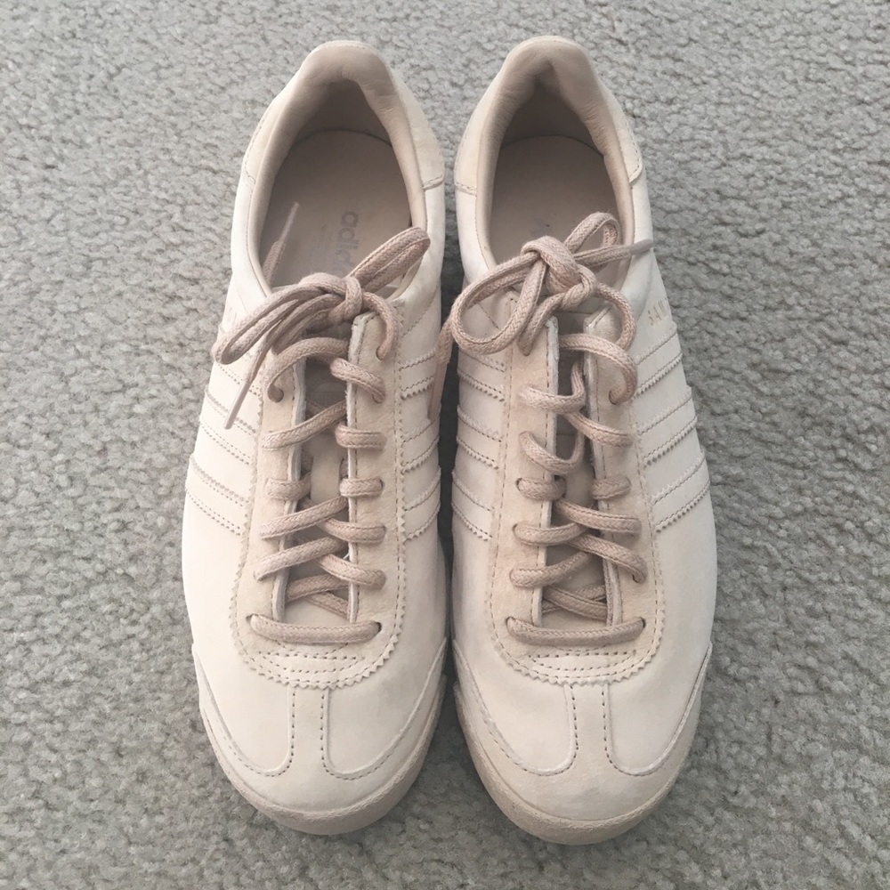 Adidas pigskin Samoa in tan size 6 ( women size8)