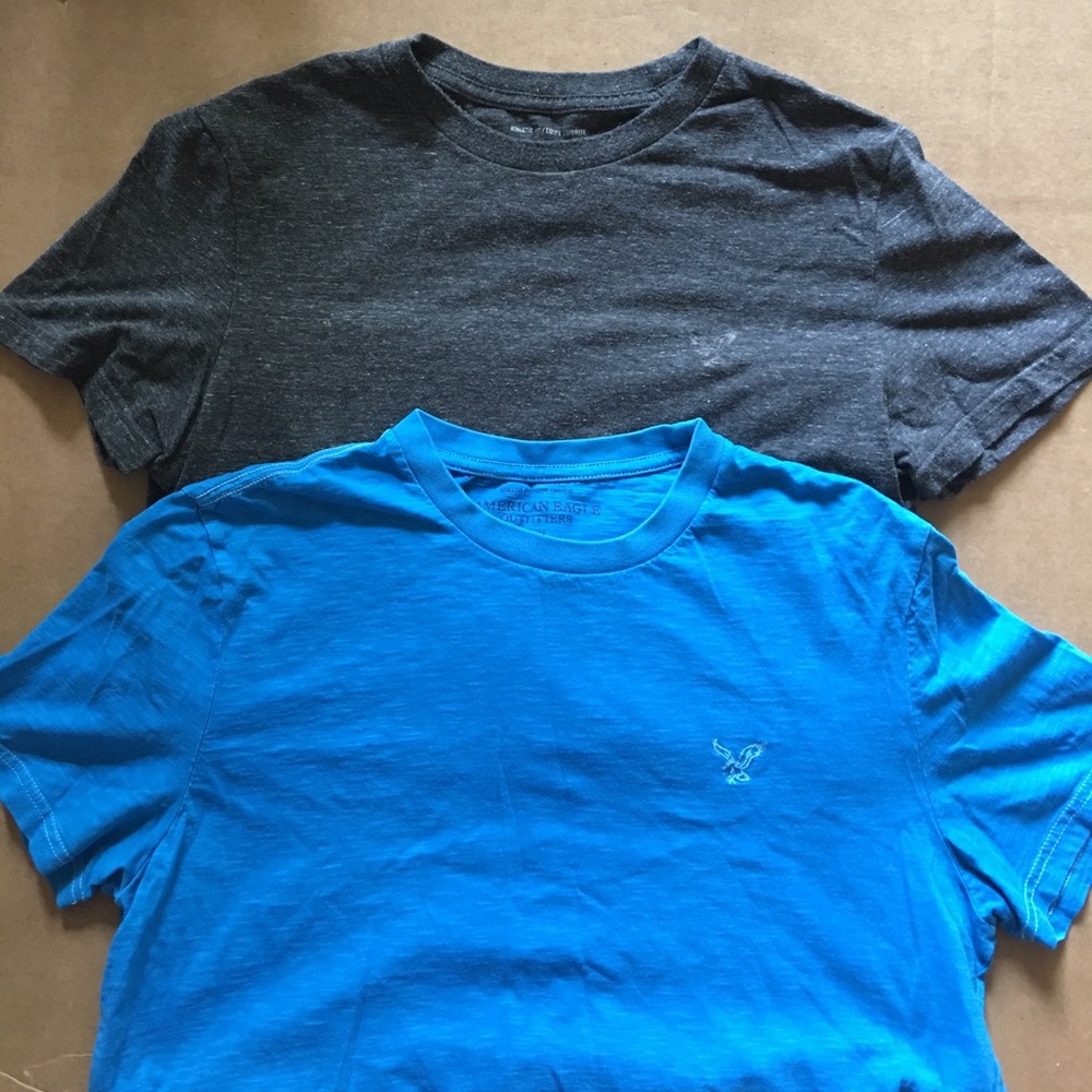 2 Men's American Eagle tees