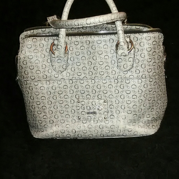 Guess Purse - Picture 1 of 1