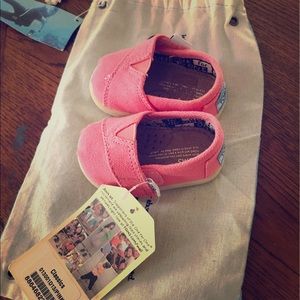 Girls size T2 Toms