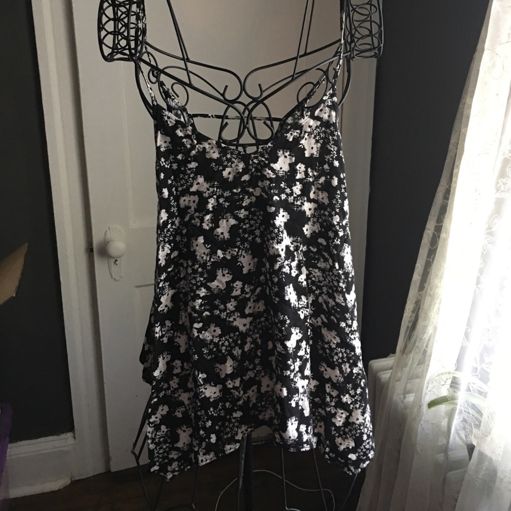 Flash sale🌸Mossimo medium flows black and white