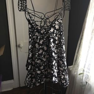 Flash sale🌸Mossimo medium flows black and white