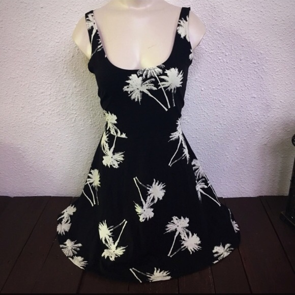 Palm Tree Summer Dress - Picture 1 of 3