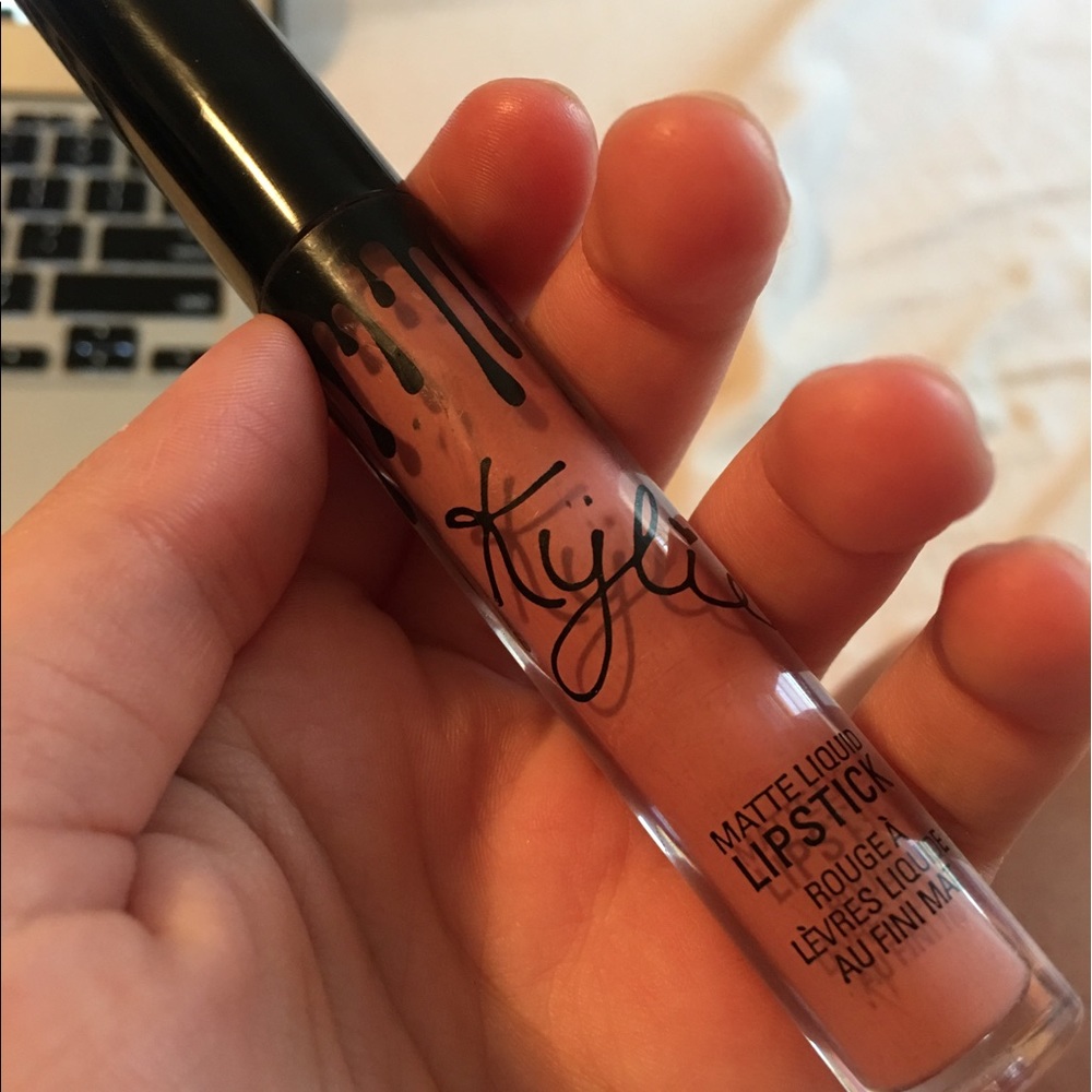 Kylie matte lip in "Koko K"