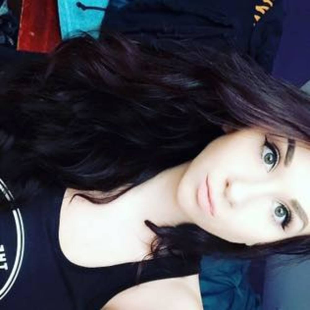 Meet your Posher, Adrienne