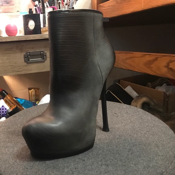 YSL Grey crocodile embossed ankle booties - Picture 3 of 4