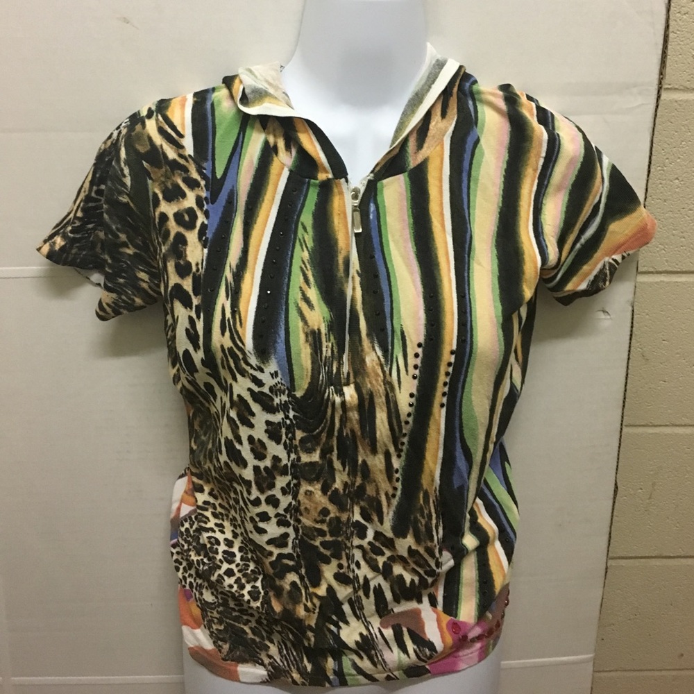 Short sleeve zip sweater