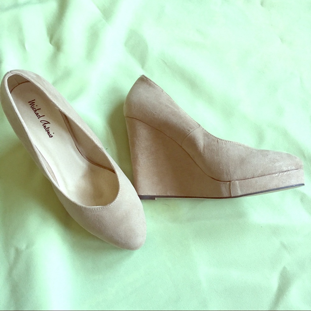CLEAN OUT! Gone on 9/15! NWT Michael Antonio wedge