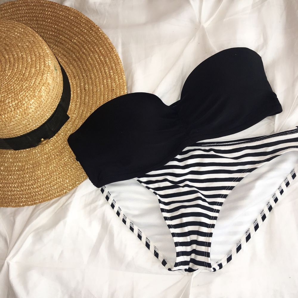 Black strapless bikini top with cross-cross back!