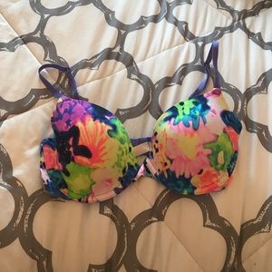 VS pink bra