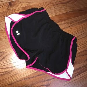 Under armor semi fitted running shorts