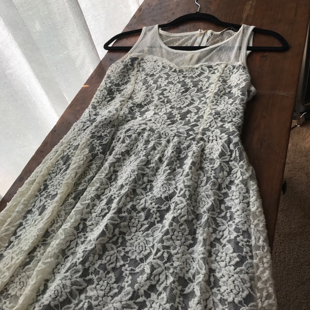 White Sleeveless Lace-detailed Dress