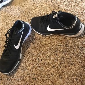 Size 8 Nike tennis shoes