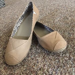 Tan Crocs Flats