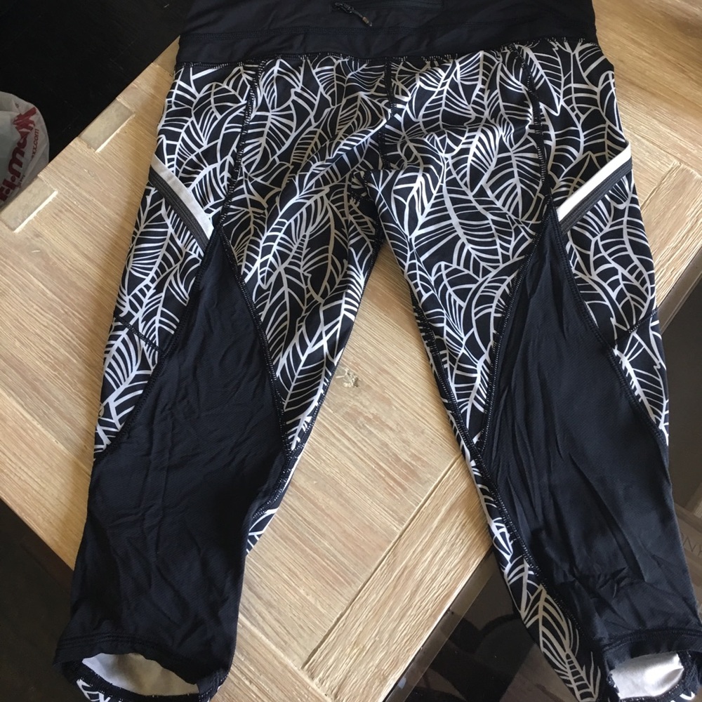 Lululemon crop leggings 8