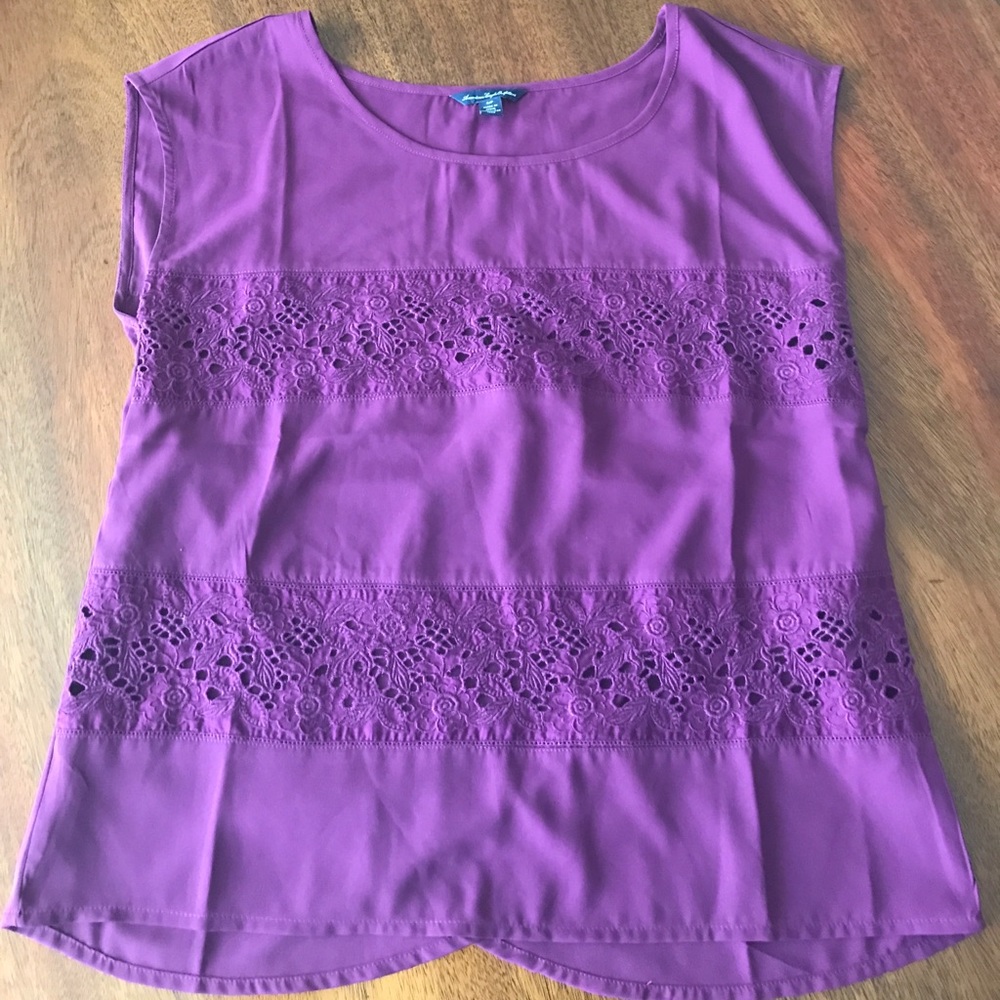 Purple tshirt with lace insets and a split back