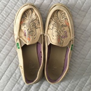 SANUK- gently worn