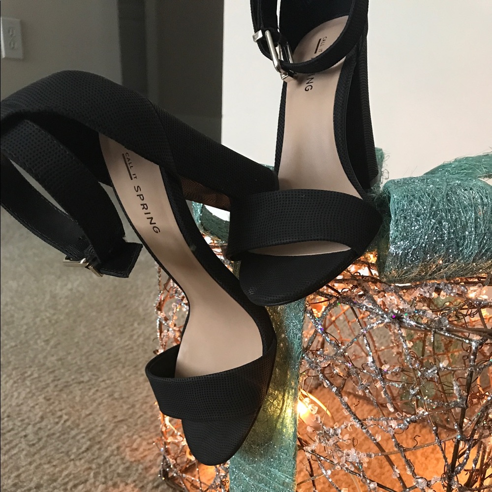 Call it Spring Retro Sandal