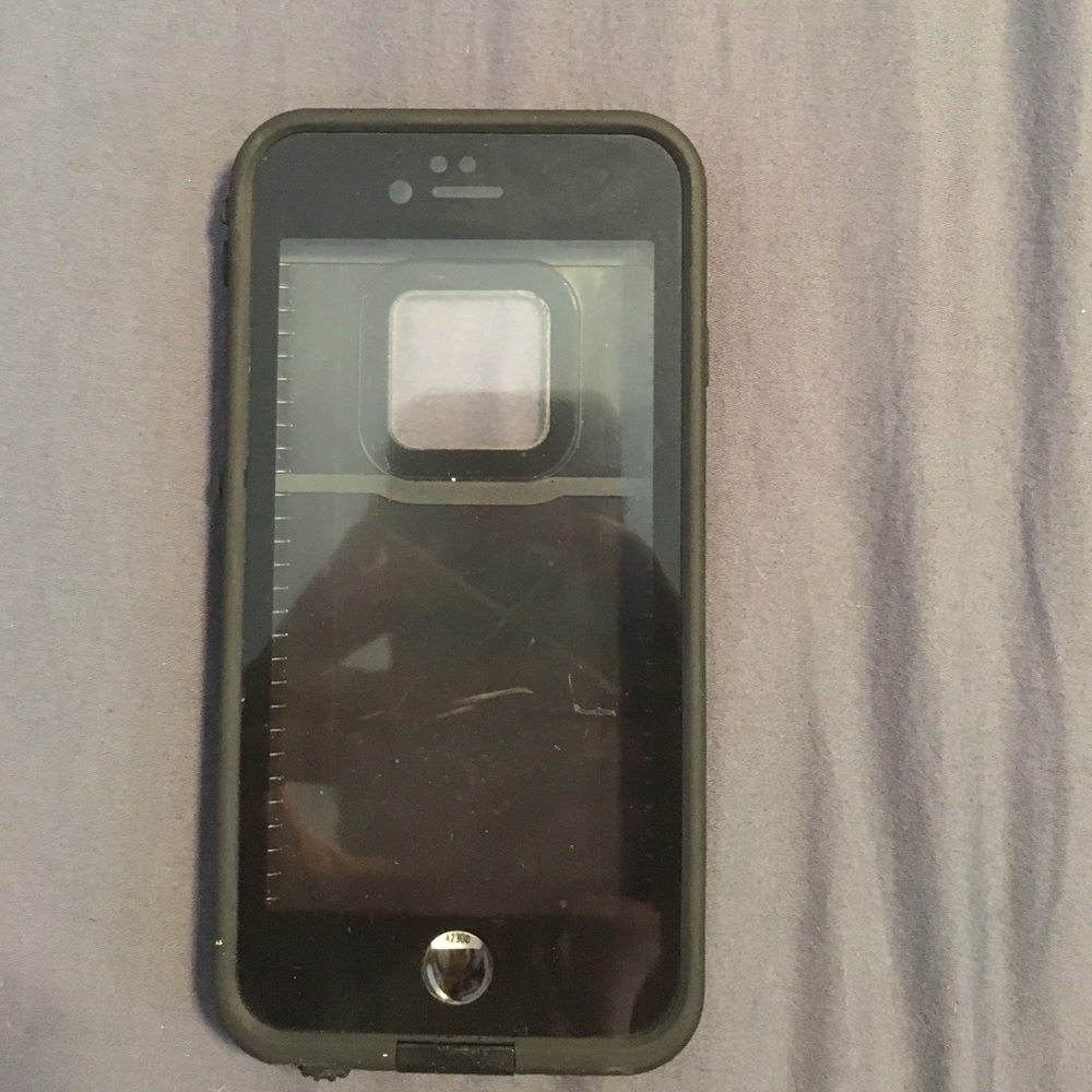 Life proof case (FRE) iPhone 6s